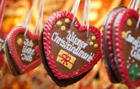 Gingerbread hearts at the Viennese Christmas Market in Vienna, Austria